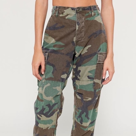 Urban Outfitters Army Green Camo Pants💚 - Picture 2 of 5